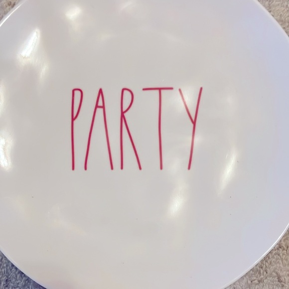 Bundle of 8 Rae Dunn 8” melamine reusable party plates HTF - Picture 8 of 12